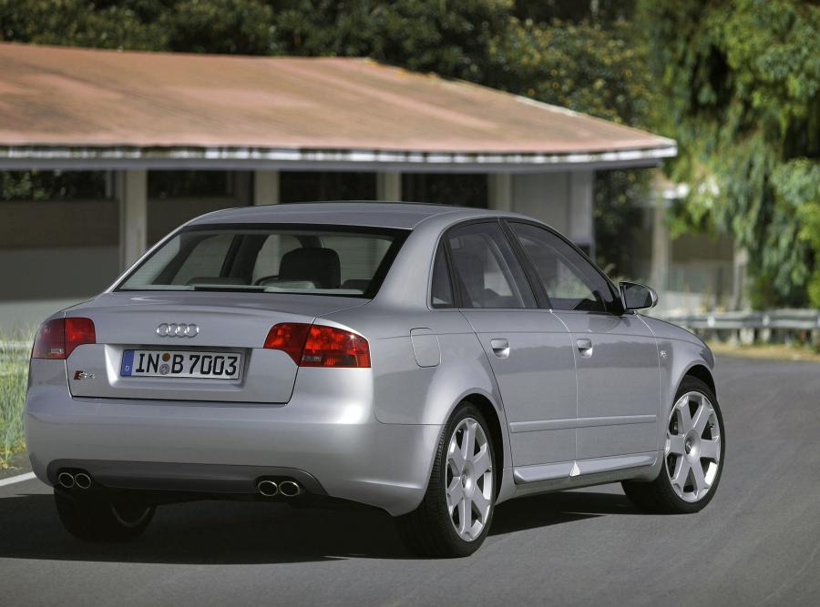  Audi S4 Sedan 4.2 Quattro (B7, 8E) 2005 года  (WW) (фото 10 из 13)